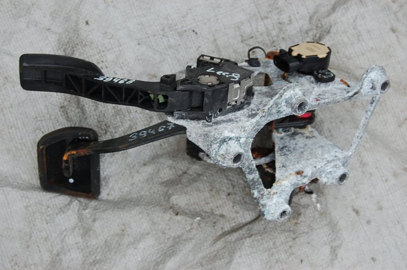 Педаль тормоза NISSAN LEAF 10-17 Б/У