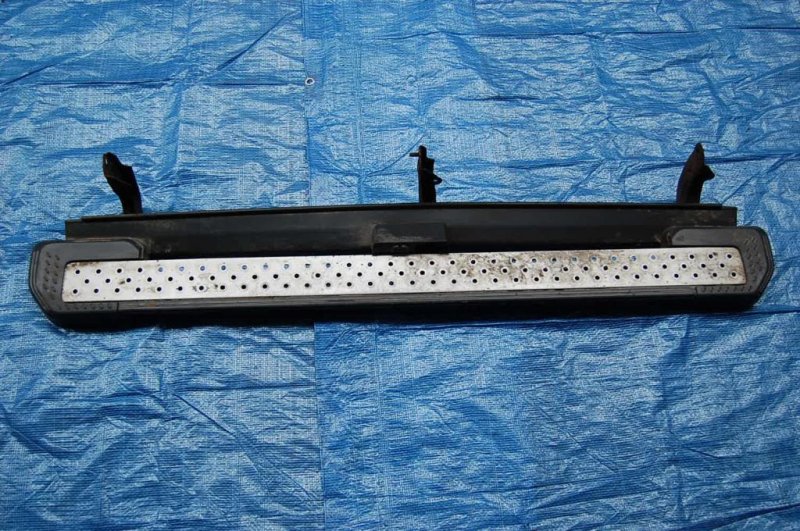 Подножка левая MITSUBISHI PAJERO 99-06 MR598630 Б/У