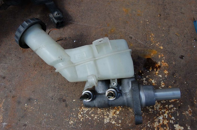 Главный тормозной цилиндр OUTLANDER XL 05-13