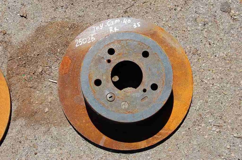 Запчасть тормозной диск задний TOYOTA CAMRY 40 06-11 42431-33130 Б/У Тормозной диск задний TOYOTA CAMRY 40 06-11 42431-33130 Б/У