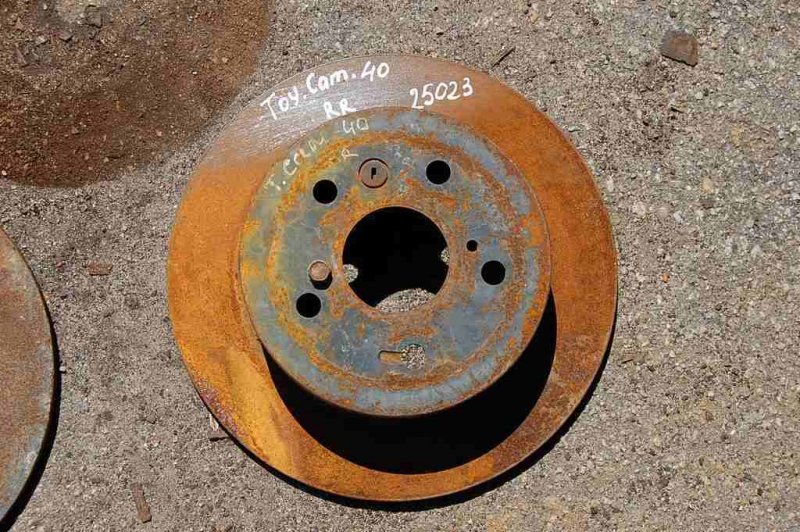 Запчасть тормозной диск задний TOYOTA CAMRY 40 06-11 42431-33130 Б/У Тормозной диск задний TOYOTA CAMRY 40 06-11 42431-33130 Б/У