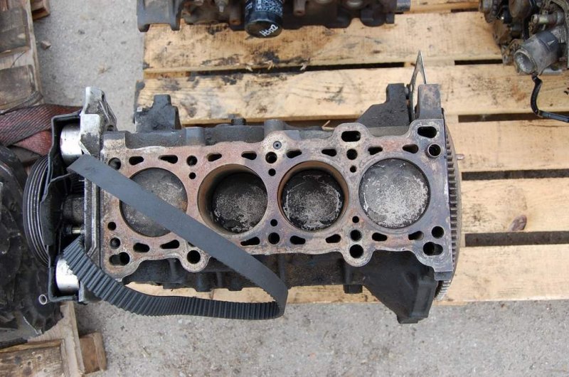 Блок двигателя 323 BA 94-97