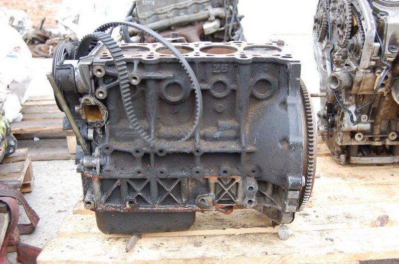 Блок двигателя MAZDA 323 BA 94-97