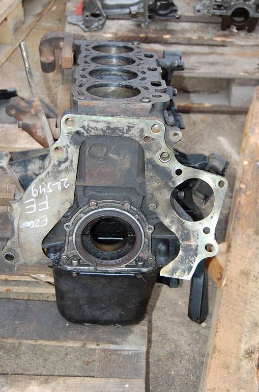 Блок двигателя MAZDA E2000 83-99