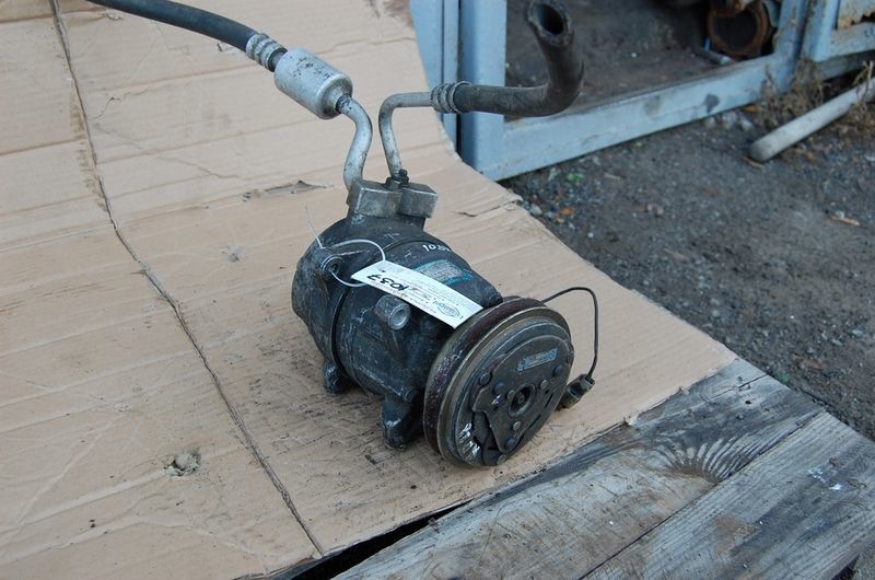 Компрессор кондиционера NISSAN LAUREL 88-92 92600-97L06 Б/У