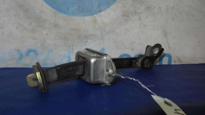 Запчасть ограничитель двери задний правый NISSAN MURANO Z50 02-07 Б/У Ограничитель двери задний правый NISSAN MURANO Z50 02-07 Б/У