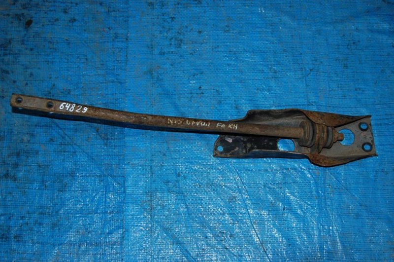 Рычаг передней подвески нижний передний правый NISSAN URVAN 86-01 Б/У