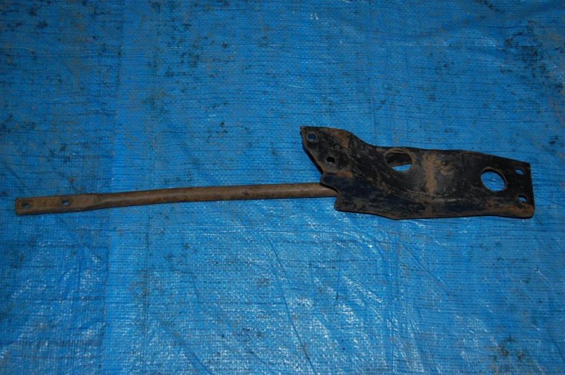 Рычаг передней подвески нижний передний правый URVAN 86-01