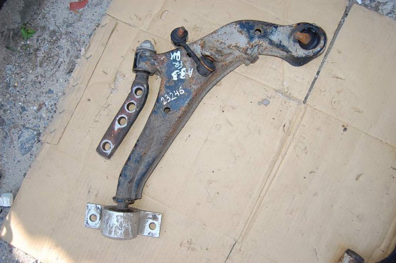 Рычаг передней подвески нижний передний правый NISSAN MAXIMA A33 99-02 Б/У