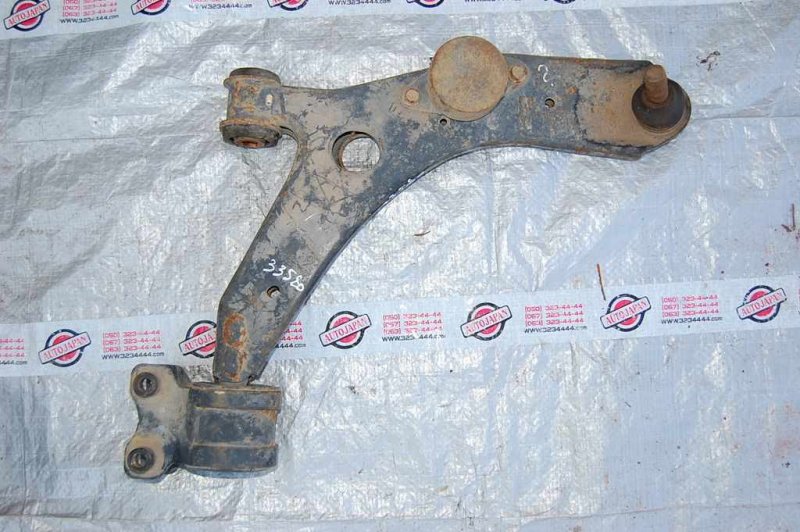 Рычаг передней подвески нижний передний правый MAZDA 3 BK 03-08 Б/У
