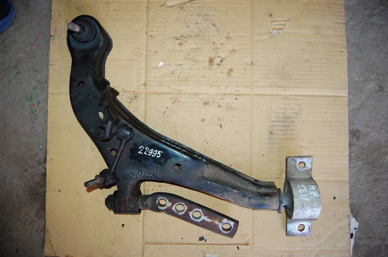 Рычаг передней подвески нижний передний правый NISSAN MAXIMA A33 99-02 Б/У