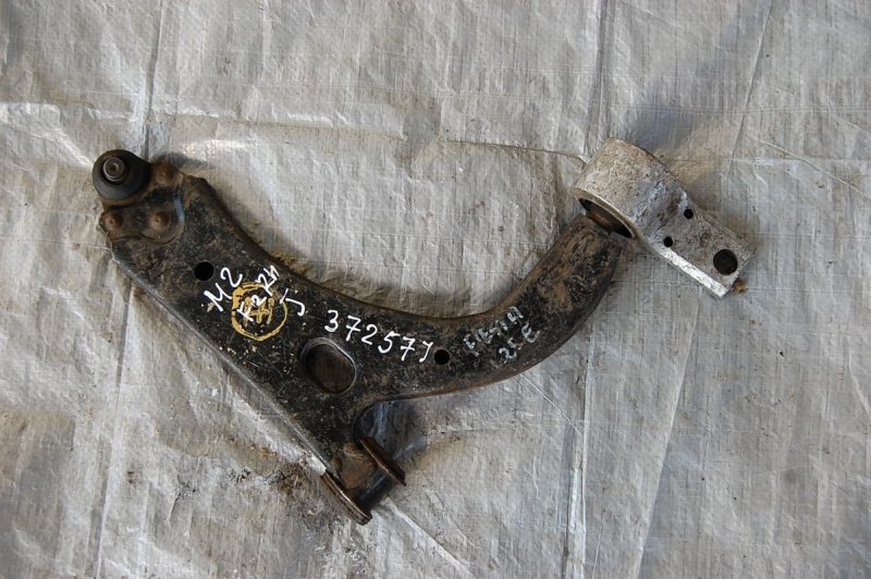 Рычаг передней подвески нижний передний правый MAZDA 2 DY 03-07 DD32-34-300 Б/У