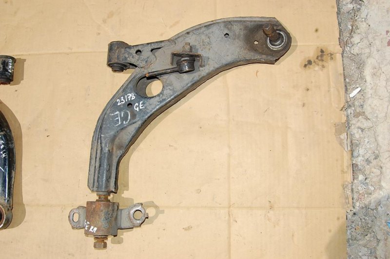 Рычаг передней подвески нижний передний правый MAZDA 626 GE 91-97 Б/У