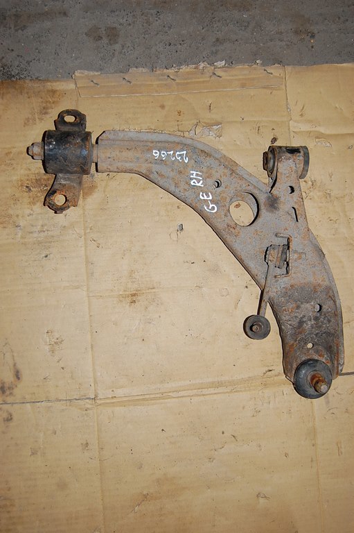 Рычаг передней подвески нижний передний правый MAZDA 626 GE 91-97 Б/У