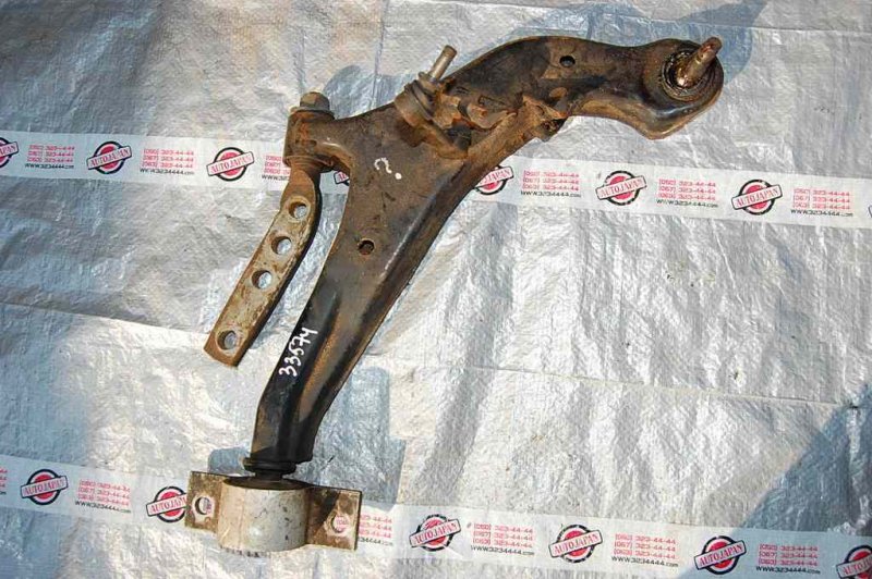 Рычаг передней подвески нижний передний правый NISSAN MAXIMA A33 99-02 Б/У