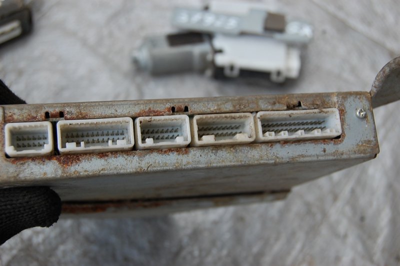 Блок электронный LEXUS GX470 02-09