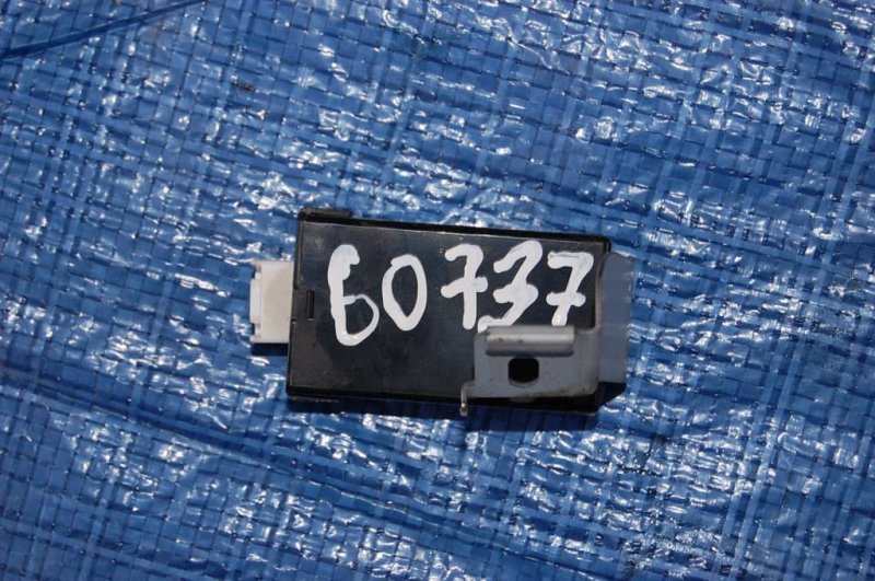 Запчасть блок управления центральным замком MAZDA 5 CR 05-10 CC29-67-5R0B Б/У Блок управления центральным замком MAZDA 5 CR 05-10 CC29-67-5R0B Б/У