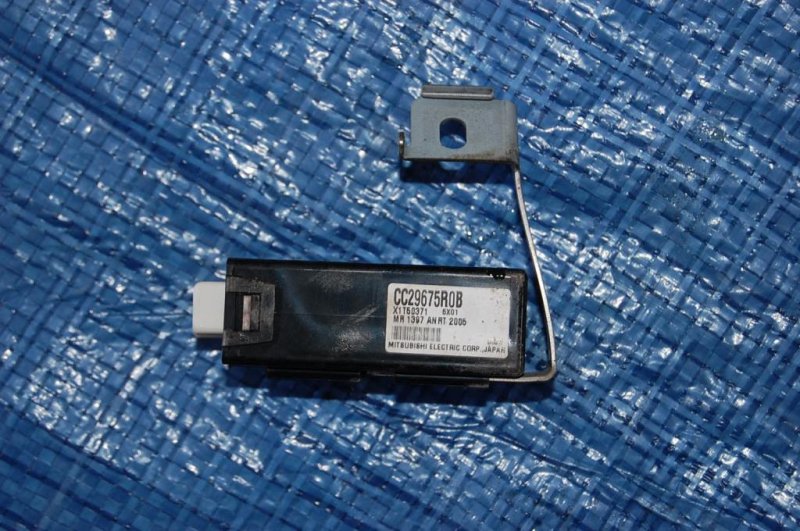 Блок управления центральным замком 5 CR 05-10 Блок управления центральным замком 5 CR 05-10