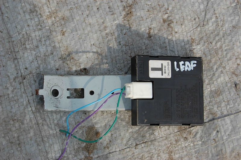 Блок управления центральным замком NISSAN LEAF 10-17 28595-1KM5A Б/У