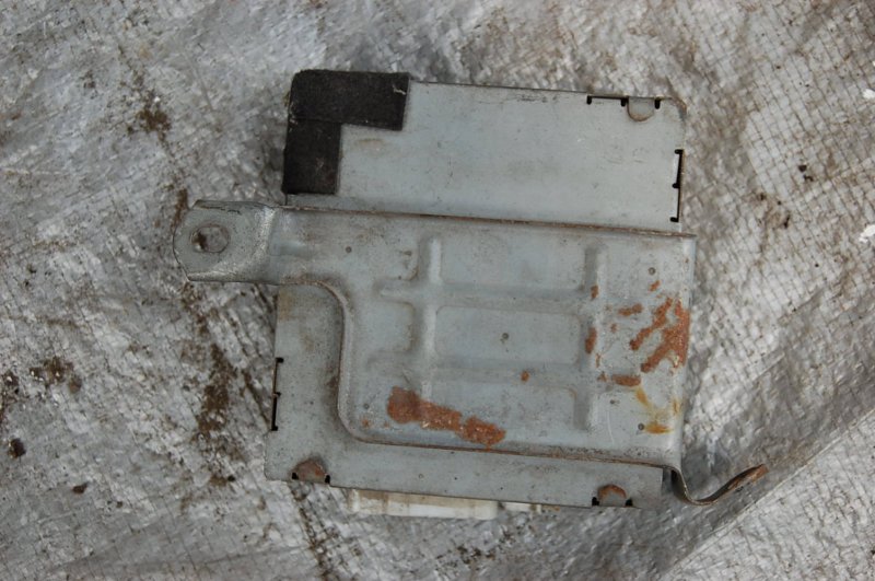 Блок электронный LEXUS GX470 02-09