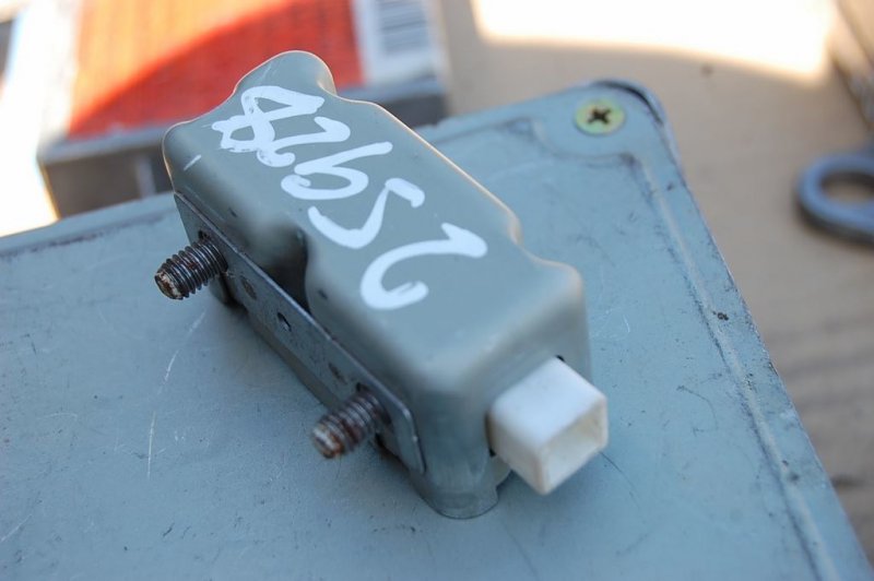 Датчик удара MITSUBISHI GALANT 03-12 8651A018 Б/У