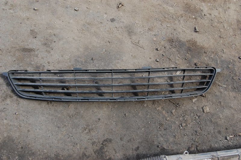 Решетка переднего бампера TOYOTA COROLLA 150 06-13 53112-12130 Б/У