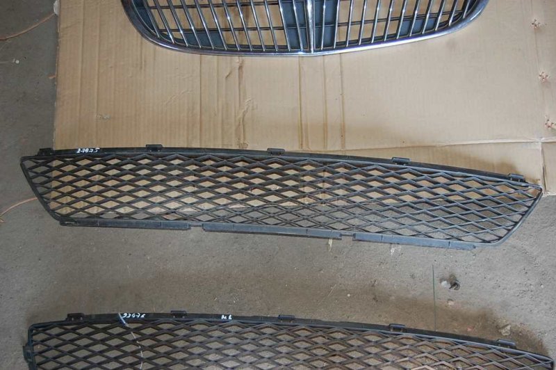 Решетка переднего бампера 6 GG 02-07