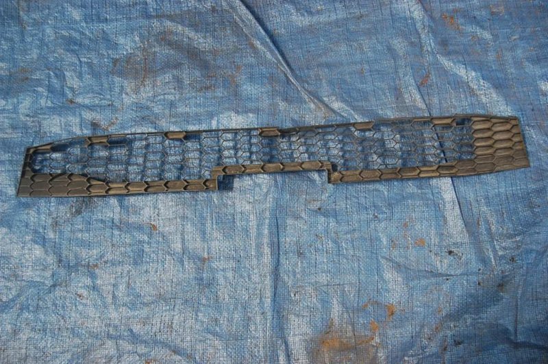 Решетка переднего бампера MAZDA 6 GG 02-07 Б/У