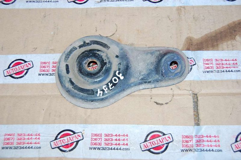 Крепление балки подвески TOYOTA CAMRY 10 92-96 Б/У