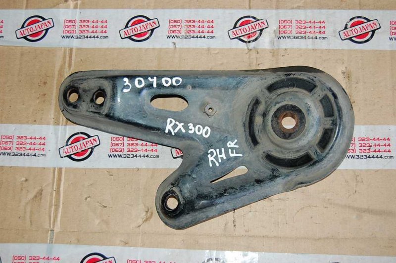 Крепление балки подвески переднее правое LEXUS RX300/330/350/400 03-09 51023-0E010 Б/У