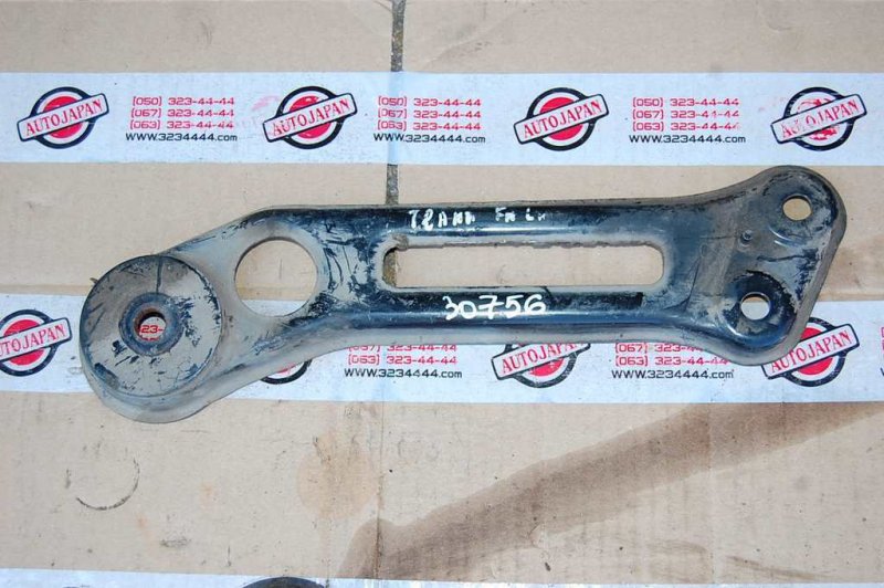 Крепление балки подвески переднее левое NISSAN TEANA J31 03-07 Б/У