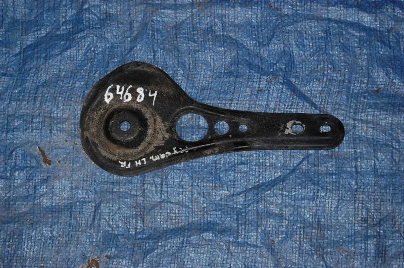 Крепление балки подвески левое TOYOTA CAMRY 20 96-02 51024-33010 Б/У