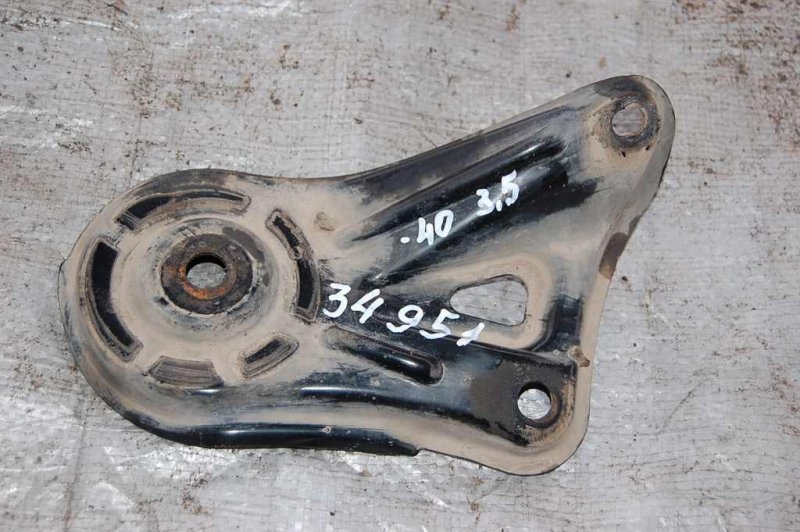 Крепление балки подвески заднее правое TOYOTA CAMRY 40 06-11 51023-07010 Б/У