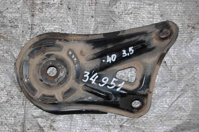 Крепление балки подвески заднее правое CAMRY 40 06-11