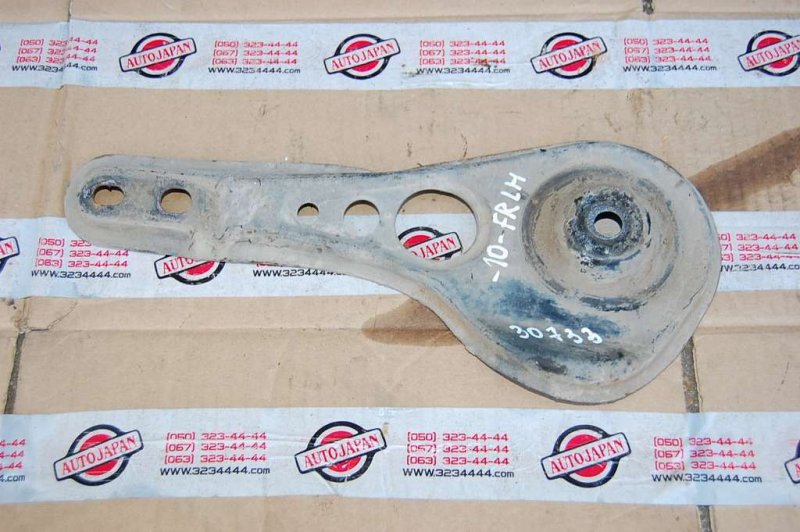 Крепление балки подвески TOYOTA CAMRY 10 92-96 Б/У