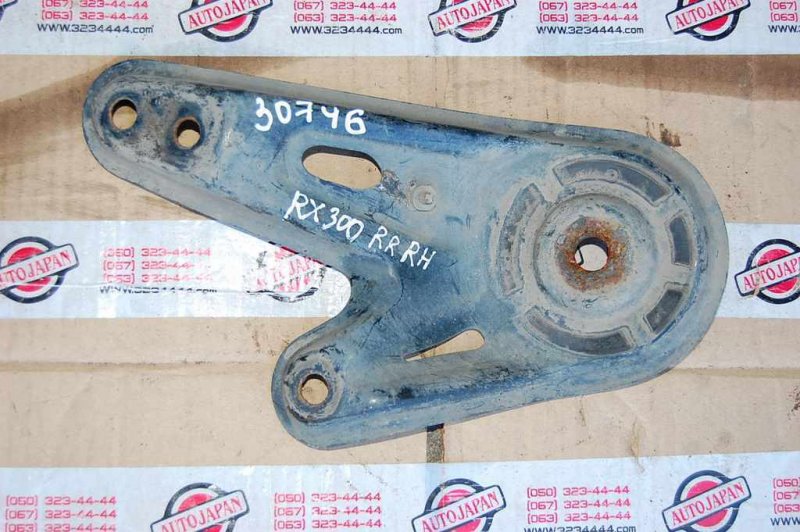 Крепление балки подвески переднее правое LEXUS RX300/330/350/400 03-09 51023-0E010 Б/У