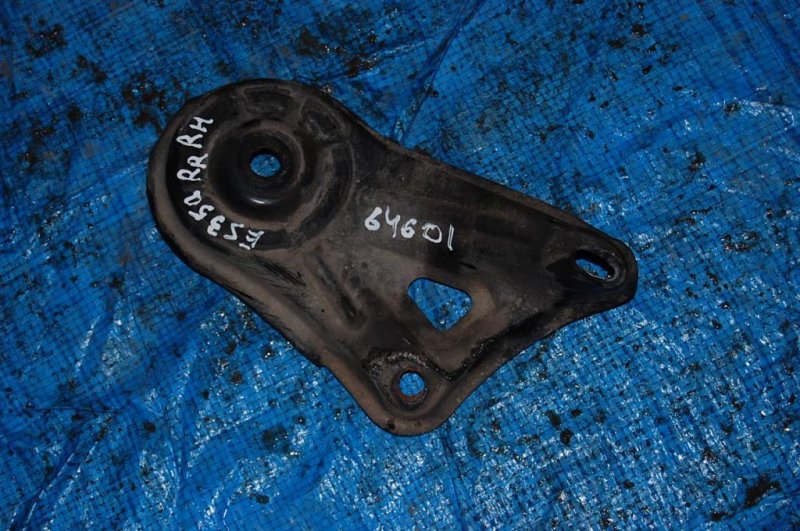 Крепление балки подвески заднее правое LEXUS ES350 06-12 51023-33060 Б/У