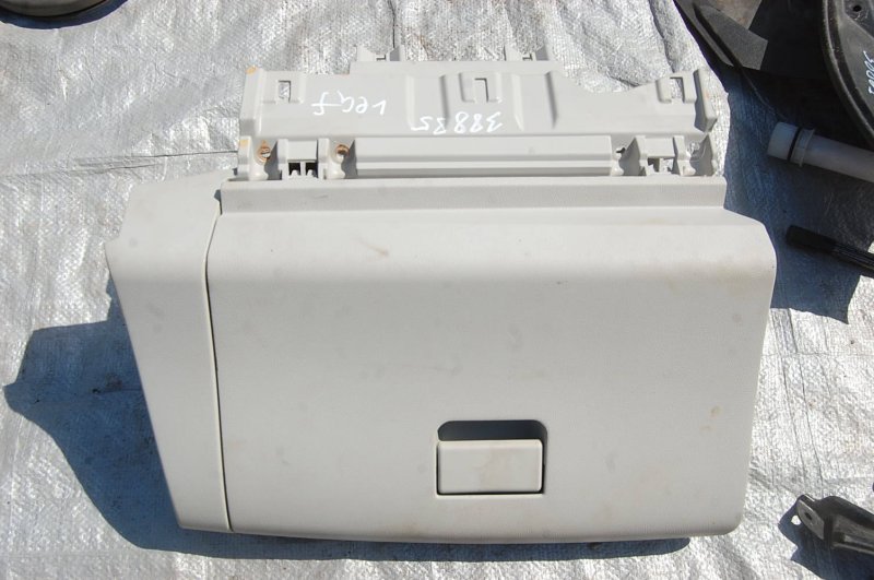 Бардачок NISSAN LEAF 10-17 Б/У