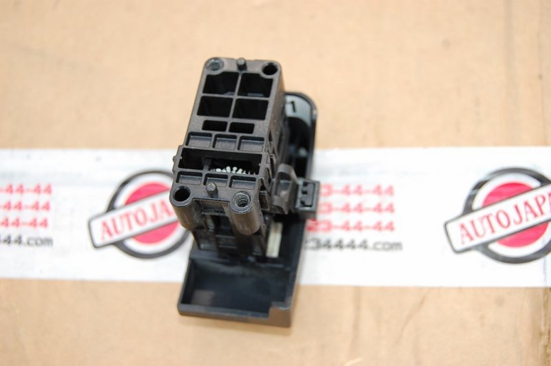 Бардачок LAND CRUISER 200 08-21