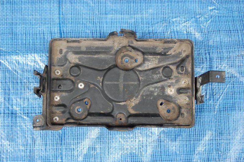 Полка аккумулятора MITSUBISHI PAJERO 99-06 MR440935 Б/У