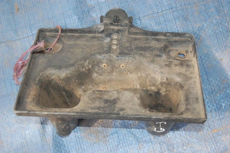 Полка аккумулятора G35 03-07