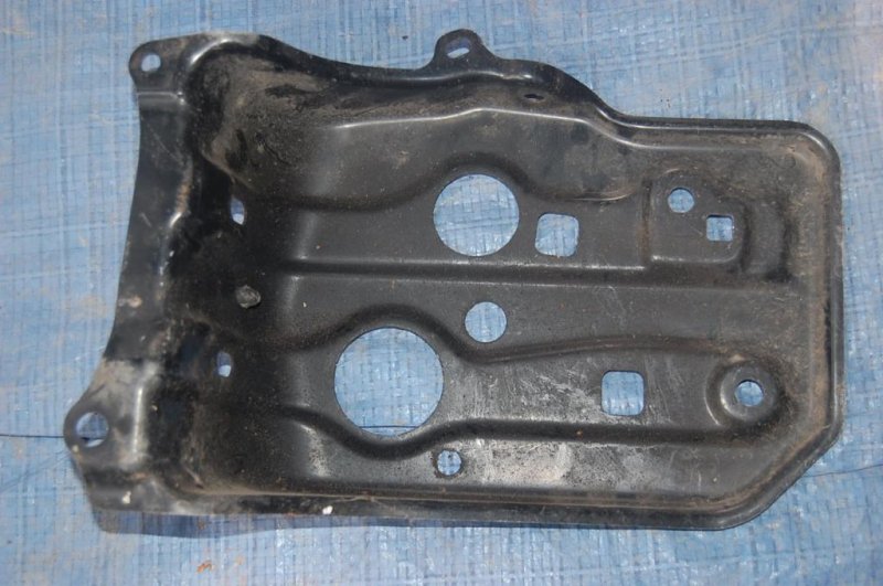 Полка аккумулятора RAV4 05-12