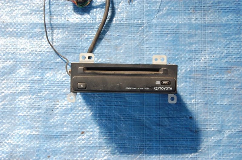 CD чейнджер PRIUS - 11 97-03