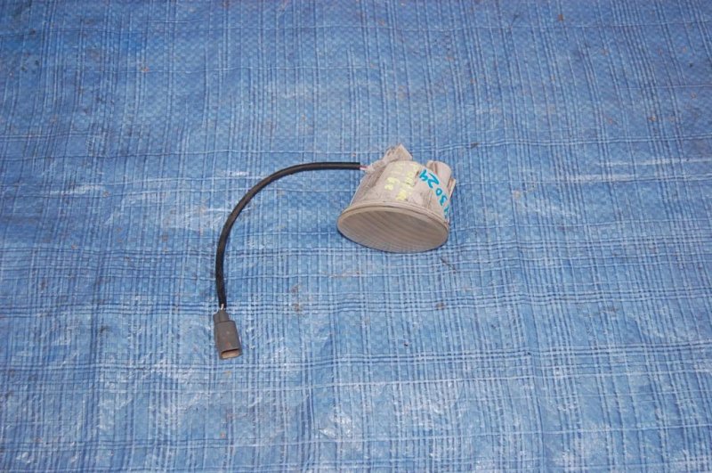 Запчасть фонарь заднего хода задний правый TOYOTA MATRIX 02-08 88969949 Б/У Фонарь заднего хода задний правый TOYOTA MATRIX 02-08 88969949 Б/У