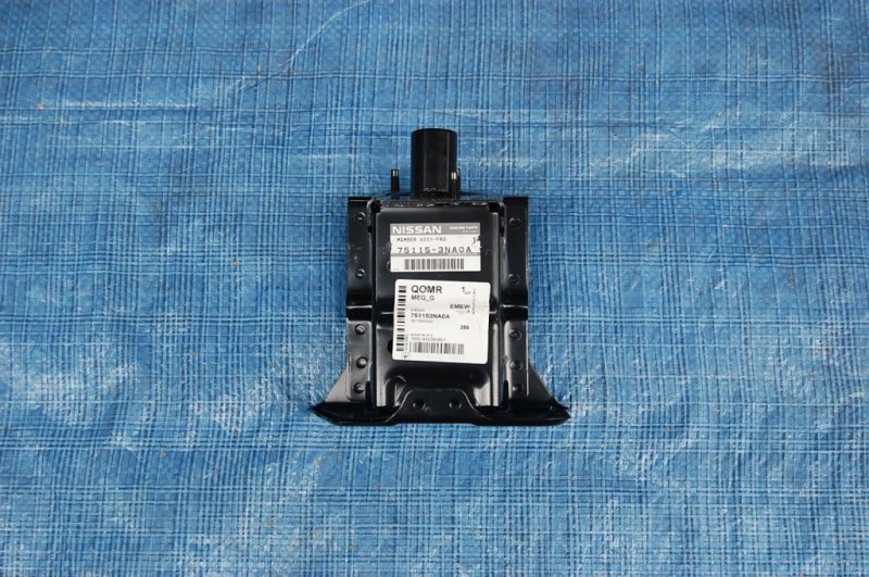 Кронштейн усилителя переднего бампера передний левый NISSAN LEAF 10-17 75115-3NA0A новая