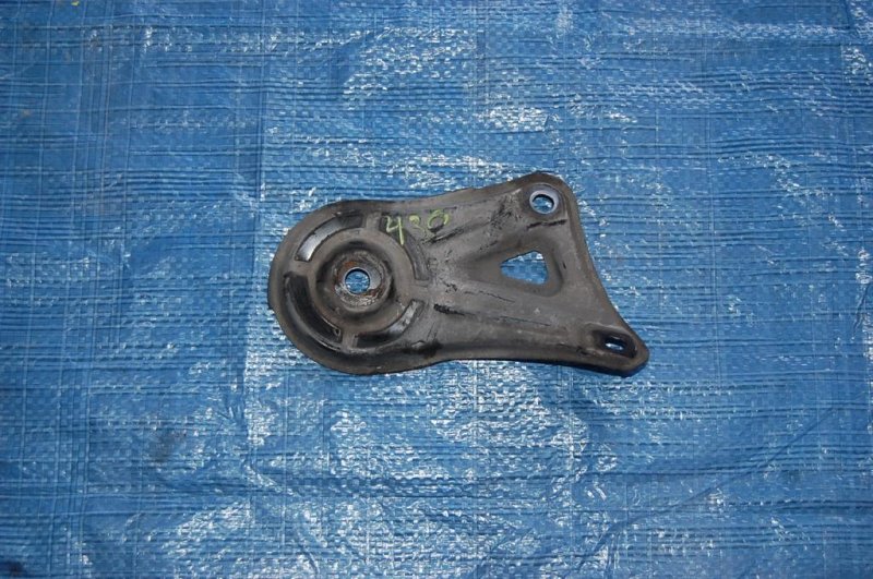 Крепление балки подвески левое TOYOTA CAMRY 30 02-06 51024-33050 Б/У