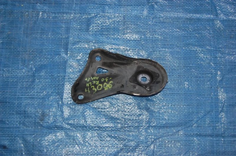 Крепление балки подвески левое CAMRY 30 02-06