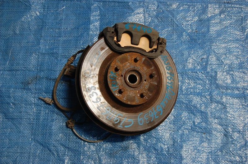 Кулак поворотный передний левый TRIBECA B9 05-07