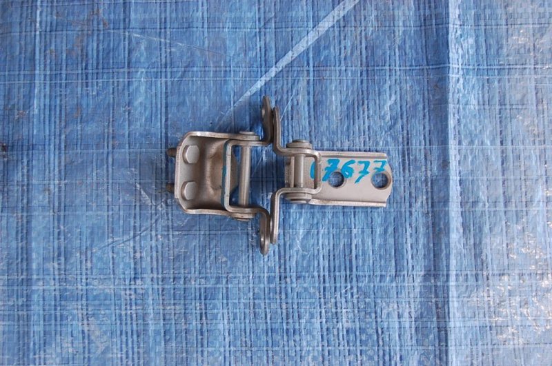 Петля двери верхняя задняя левая MATRIX 02-08 Петля двери верхняя задняя левая MATRIX 02-08