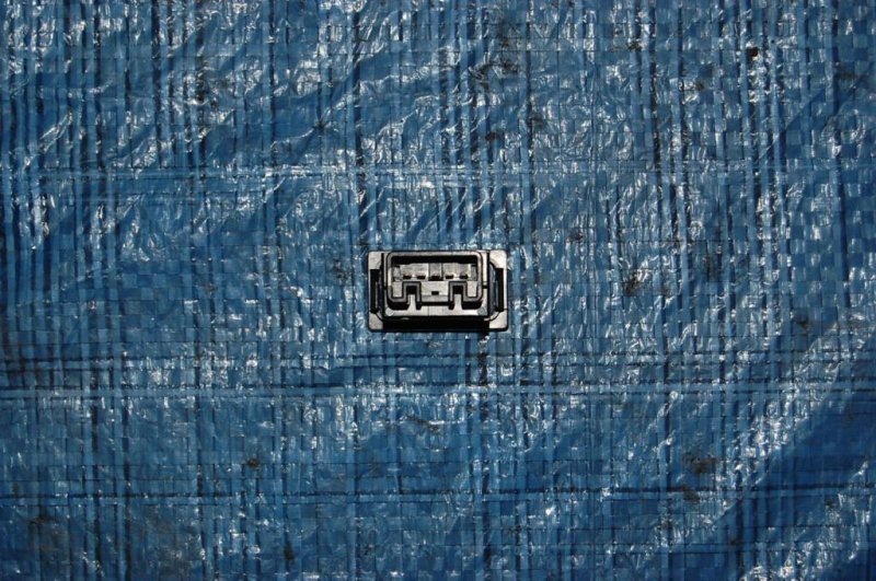 Кнопка открывания багажника внутренняя MATRIX 02-08 Кнопка открывания багажника внутренняя MATRIX 02-08